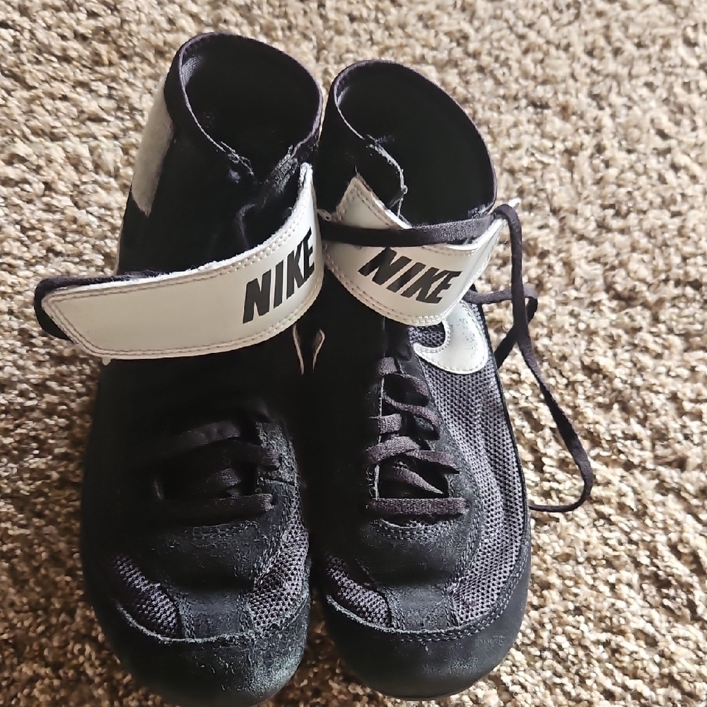 Nike Black and White Athletic Shoes